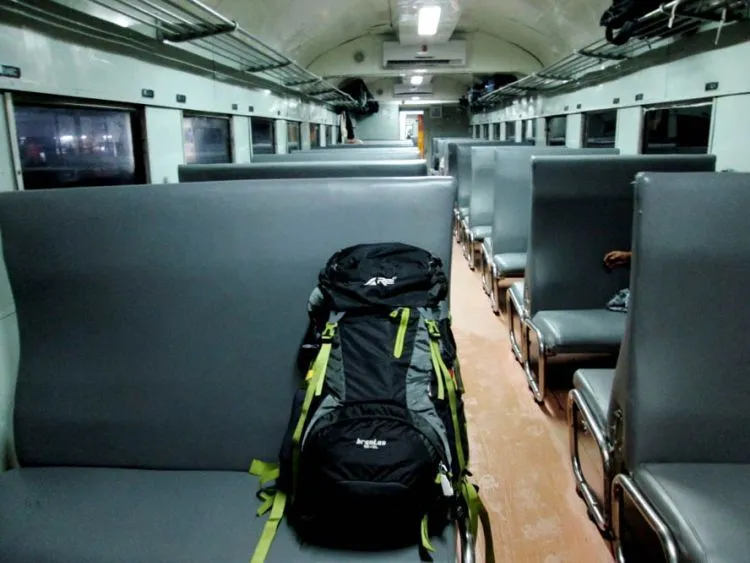 10 Alasan yang Bikin Kita Susah Move On Dari Traveling Pakai Kereta Api 11