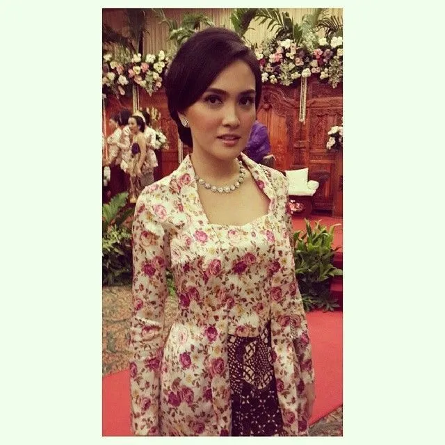 7 Tips Padu Padan Kebaya Kutu Baru, Warisan Nenek Moyang yang Bisa Bikin Penampilanmu Makin Ayu 12
