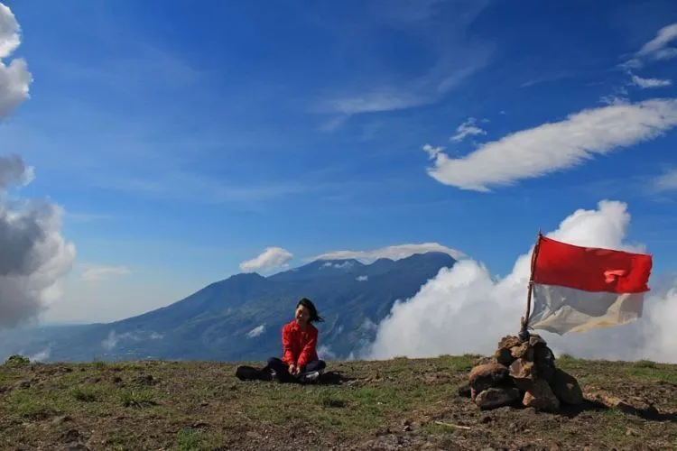 Sebelum Menjamahi Puncak-puncak Tertinggi, Tantang Dulu Dirimu Lewat 14 Gunung Ramah Daki Ini 21