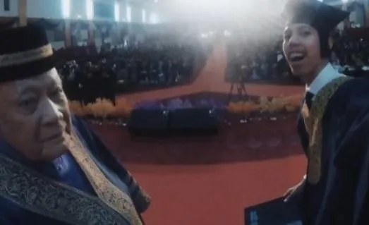 Foto-foto Ini Adalah Pengingat Supaya Selfie-mu Nggak Salah Tempat! 20
