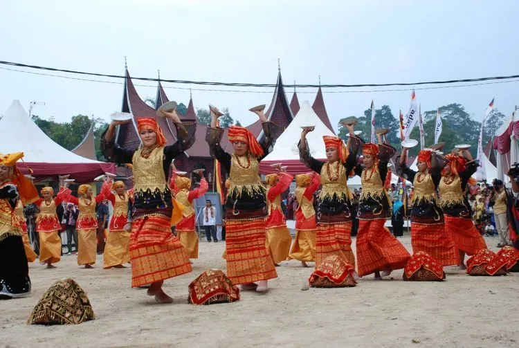 8 Ragam Keunikan yang Akan Kamu Rasakan Ketika Pacaran Dengan Orang Minang 9