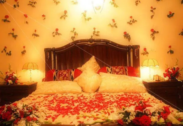 Jika Temanmu Ada yang Mau Nikah Dekat-dekat Ini, Jadilah Penyemangat Malam Pertamanya Dengan Hadiah 9 Dekorasi Kamar Ini 17