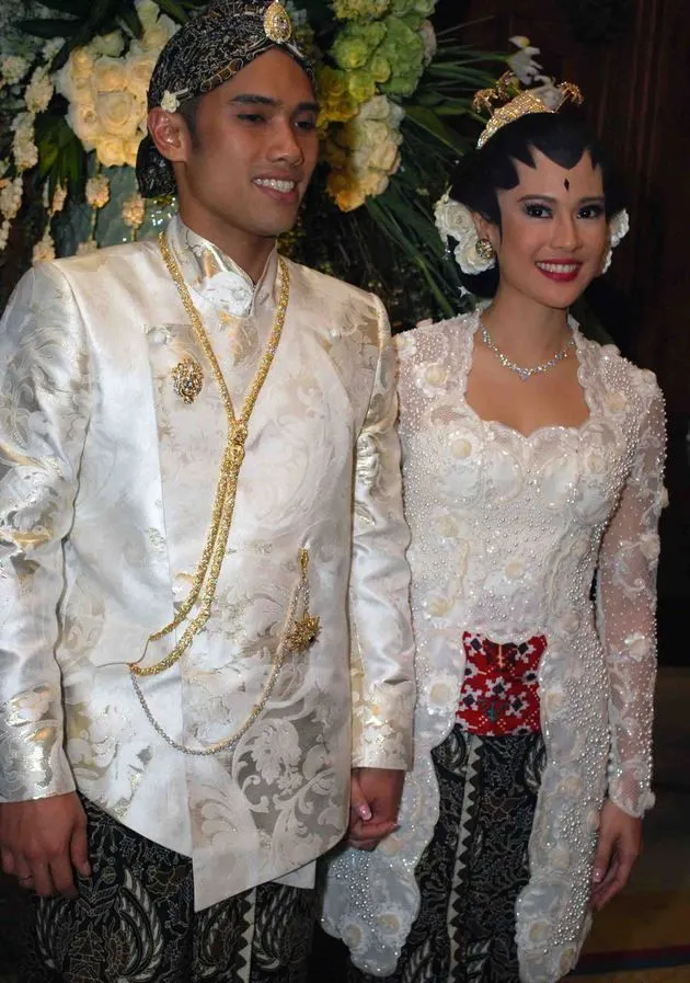 7 Tips Padu Padan Kebaya Kutu Baru, Warisan Nenek Moyang yang Bisa Bikin Penampilanmu Makin Ayu 9