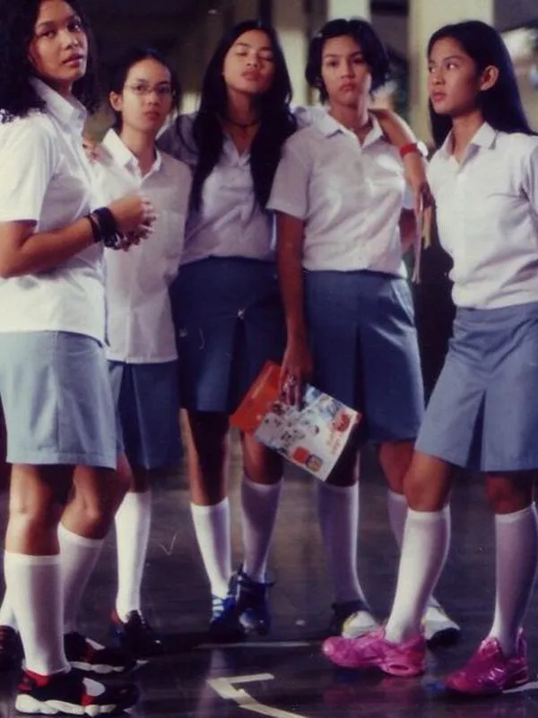 Pusing Lihat Seragam SMA yang Baru? Nostalgia Waktu Kita Masih Berseragam Putih Abu-abu Aja, Yuk! 14