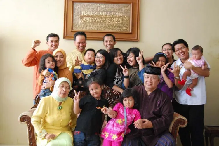7 Jenis Hubungan Asmara Berdasarkan Cara Kamu & Pacar Merayakan Lebaran 8