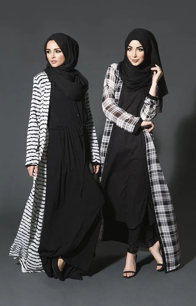 8 Paduan Outer Kimono, Baju Longgar Khas Jepang yang Membuat Penampilanmu Lebih Menawan 14