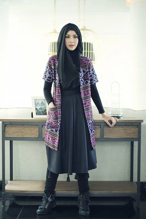 8 Paduan Outer Kimono, Baju Longgar Khas Jepang yang Membuat Penampilanmu Lebih Menawan 15