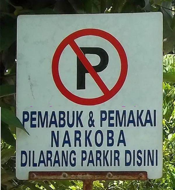 20 Rambu Jalan Unik Dari Seluruh Dunia yang Bisa Bikin Kamu Gak Tahu Arah Jalan Pulang 34