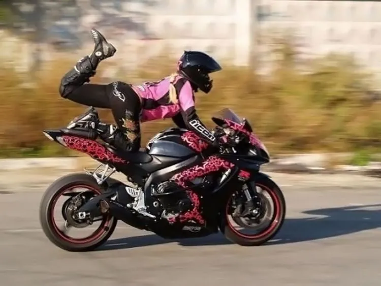 14 Alasan Mengapa Cewek Pengendara Motor Adalah Pasangan yang Patut Kamu Idam-idamkan 23