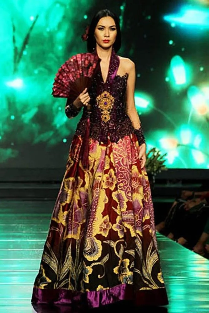 Dengan 10 Baju Kebaya Khas Indonesia Ini, Tampil Ayu dan Anggun di Hari Pernikahan Bukan Mustahil Lagi 17