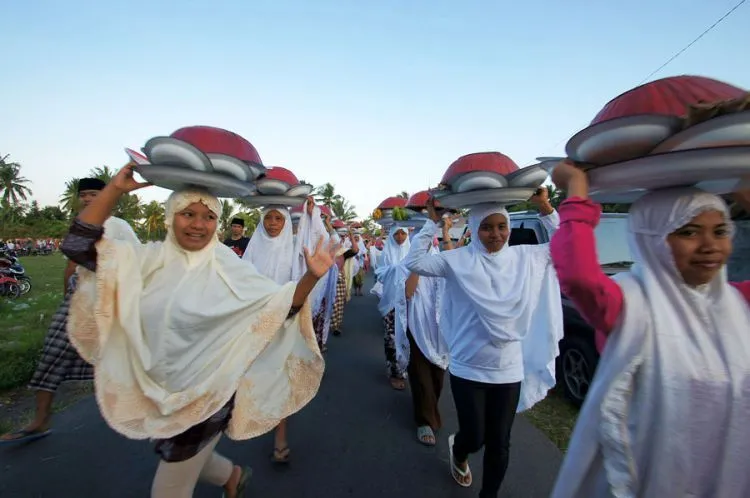 7 Tradisi Unik dari Berbagai Daerah di Indonesia yang Bikin Liburan Lebaranmu Makin Berkesan 13