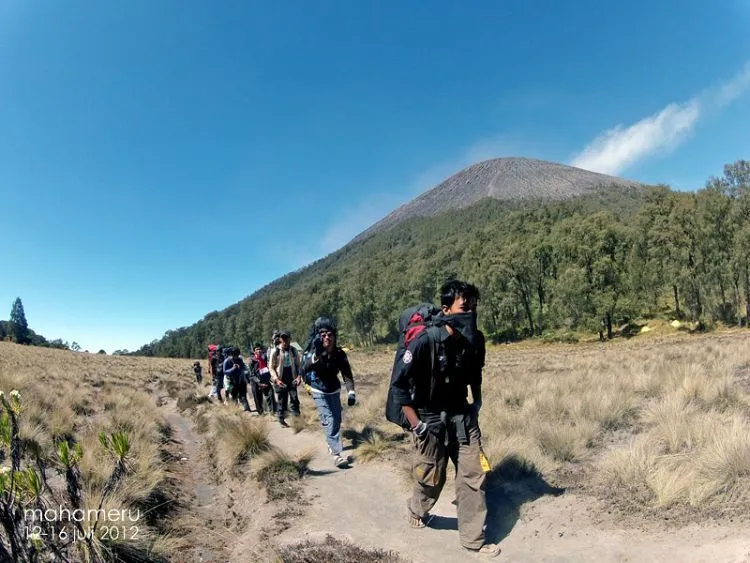 Tidak Semua Orang Bisa Mengerti. Namun Beginilah Gunung Membuat Kita Jatuh Hati 4