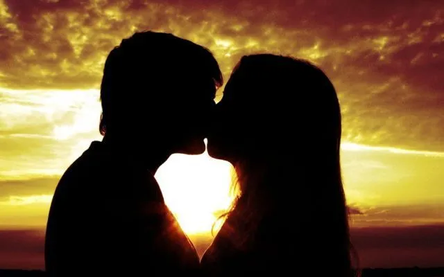 Tempatkan bibirmu hanya untukku