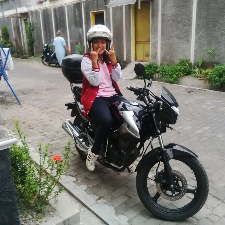 14 Alasan Mengapa Cewek Pengendara Motor Adalah Pasangan yang Patut Kamu Idam-idamkan 15
