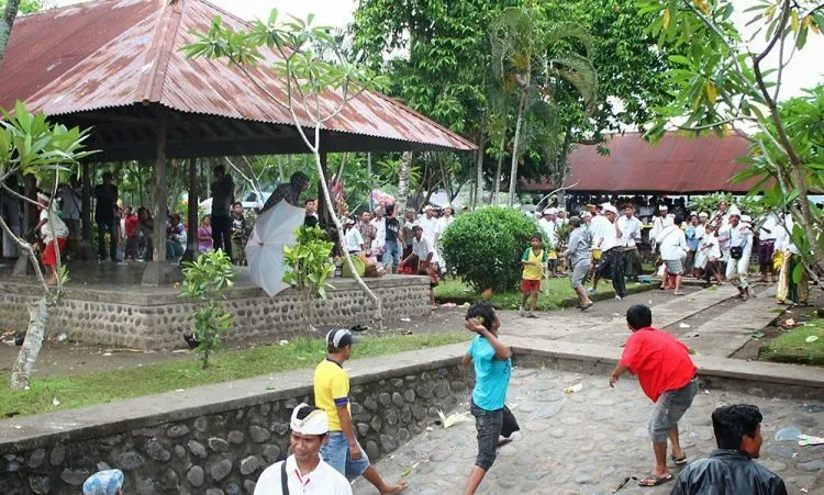 7 Tradisi Unik dari Berbagai Daerah di Indonesia yang Bikin Liburan Lebaranmu Makin Berkesan 12