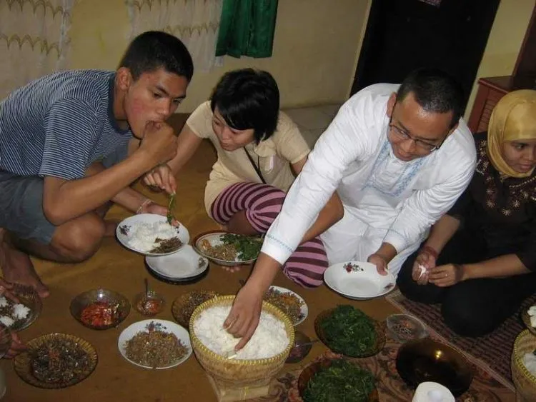 Bermacam-macam Orang yang Akan Kamu Temui Di Hari Raya Idul Fitri. Siap-siap, Ya! 15