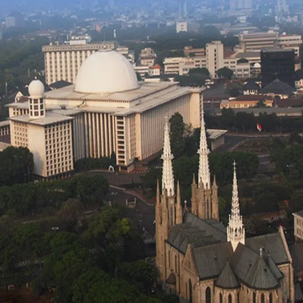 Masih Ribut-Ribut Soal Tolikara? Masjid dan Gereja Ini Bertahun-tahun Hidup Berdampingan Dengan Damai 10