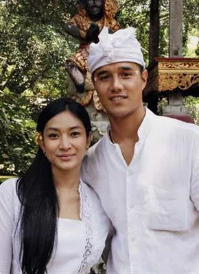 8 Pengalaman Seru Ini Cuma Bisa Kamu Rasakan Kalau Udah Pacaran Sama Cowok Bali 13