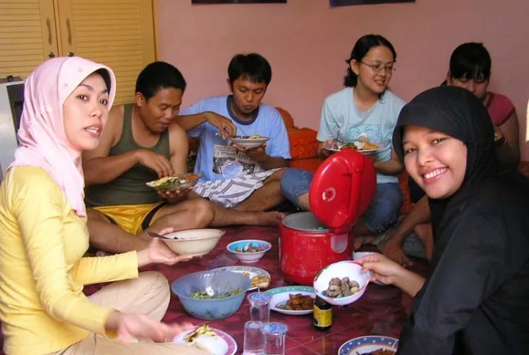 17 Hal Seru yang Hanya Bisa Dimengerti Olehmu, Para Penghuni Kost Campur Cewek-Cowok 31