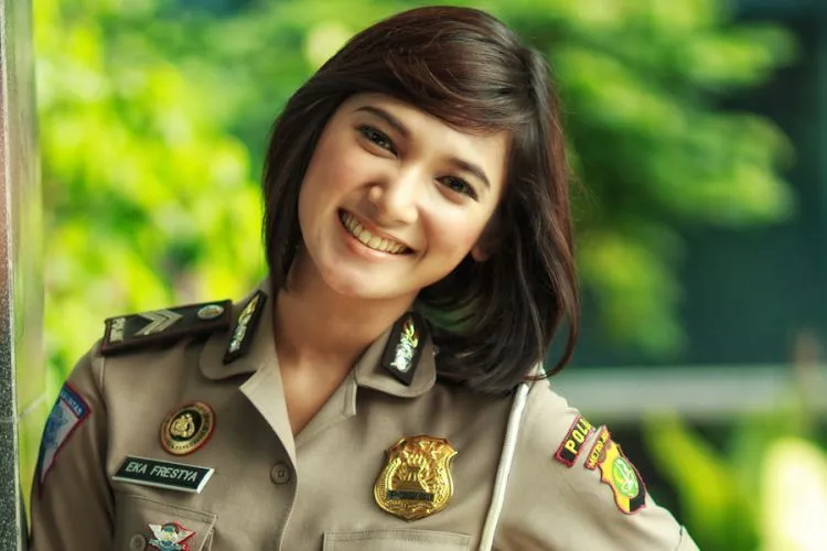 Untukmu Polisi Muda yang Harus Bertugas Di Hari Lebaran... 16