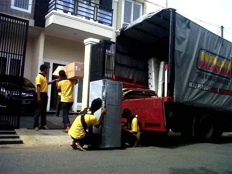 17 Hal Seru yang Hanya Bisa Dimengerti Olehmu, Para Penghuni Kost Campur Cewek-Cowok 19