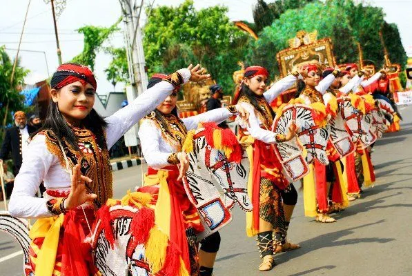 Sebelum Memacari Cewek Jawa Timur-an, Pahami Dulu 13 Hal Ini Biar Gak Kelimpungan! 21