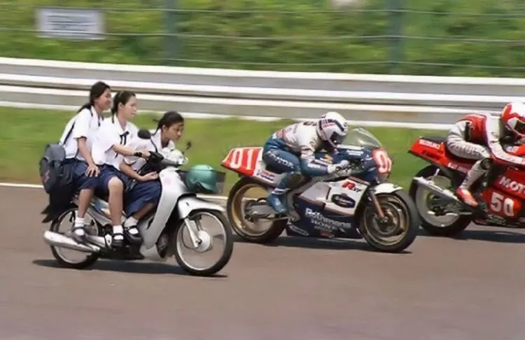 14 Alasan Mengapa Cewek Pengendara Motor Adalah Pasangan yang Patut Kamu Idam-idamkan 17