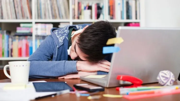 7 Alasan untuk Pulang Kantor Tepat pada Waktunya (Hidupmu Lebih Luas dari Meja Kerja!) 13