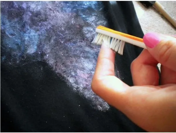 Dengan Trik Mudah Ini, Galaxy T-Shirt yang Keren dan Menarik Bisa Kamu Bikin Sendiri 20