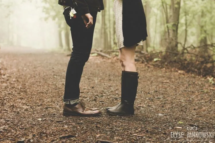 Kepada Gadis yang Selalu Berlindung di Balik Tameng,