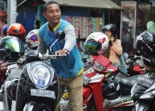 Surat Buat Tukang Parkir yang Sering Datang Dan Pergi Sesuka Hati (Kayak Mantan) 12