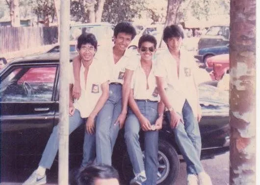 Pusing Lihat Seragam SMA yang Baru? Nostalgia Waktu Kita Masih Berseragam Putih Abu-abu Aja, Yuk! 12