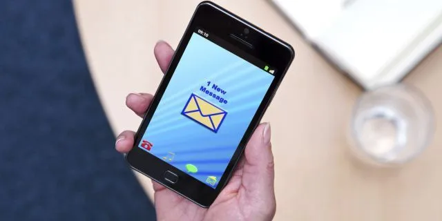 TEXT-MESSAGES-CELL-PHONE