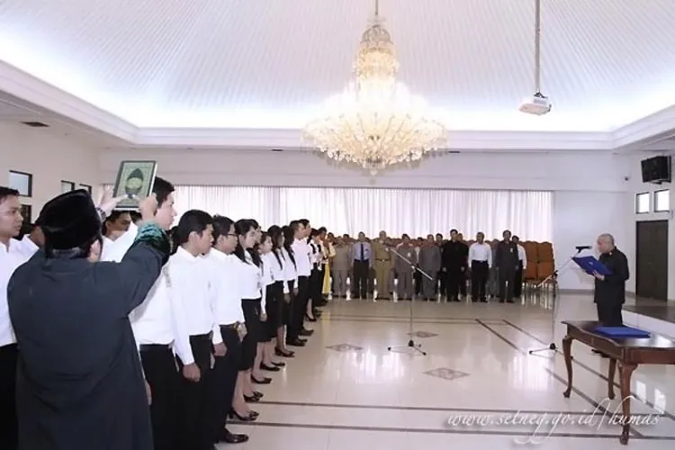 Cewek PNS Memang Istimewa. 10 Kualitas Ini Membuat Mereka Layak Bikin Kamu Jatuh Cinta 13