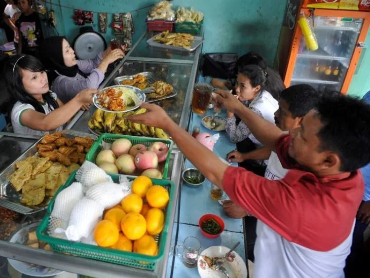 Meski Berniat Hemat Saat Liburan, 6 Pengeluaran Ini Haram Hukumnya Kalau Kamu Pangkas Habis-Habisan 7