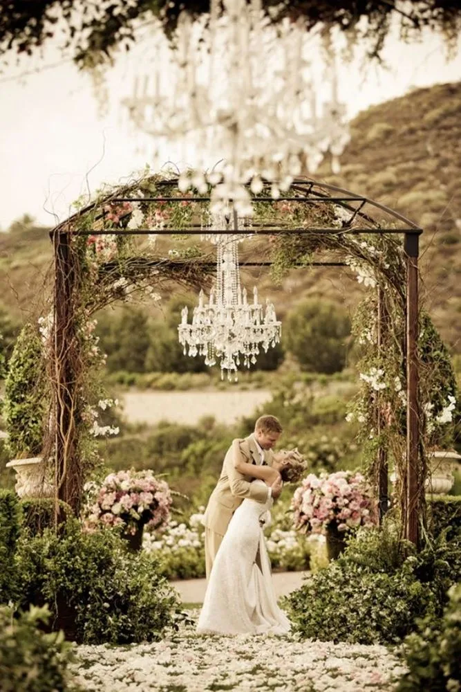 Ingin Pesta Pernikahan yang Unik dengan Budget Minim? 7 Alasan Ini Bikin Kamu Mantap Pilih Outdoor Wedding 8