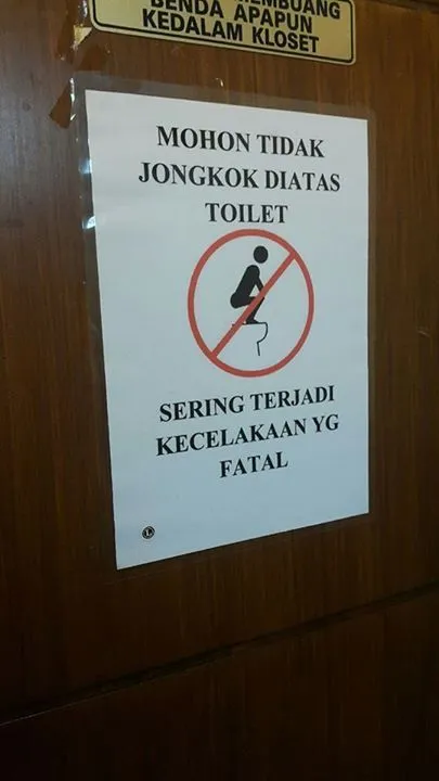 14 Tulisan-tulisan Kocak di WC Umum yang Bisa Bikin Kamu Pipis Celana 29