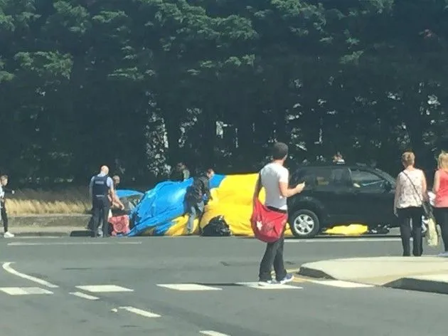 Kuning, Panjang, Bulat dan Berserakan di Jalan: Minion! 15