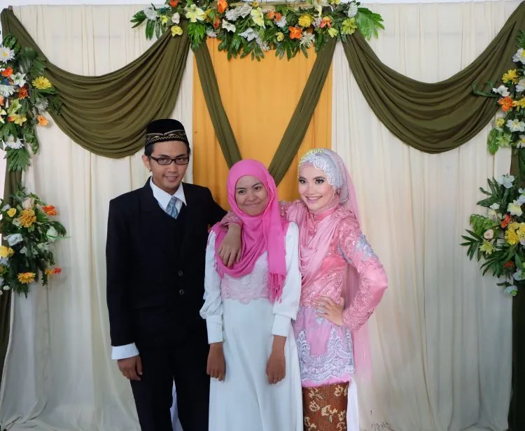 15 Hal yang Kamu Alami Saat Ditinggal Nikah Teman-teman Padahal Kamu Masih Sendiri 19