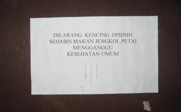 14 Tulisan-tulisan Kocak di WC Umum yang Bisa Bikin Kamu Pipis Celana 17