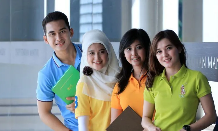 Dear Mahasiswa Baru, 8 Hal Ini yang Akan Terjadi Ketika Kamu Dandan Menor ke Kampus 9