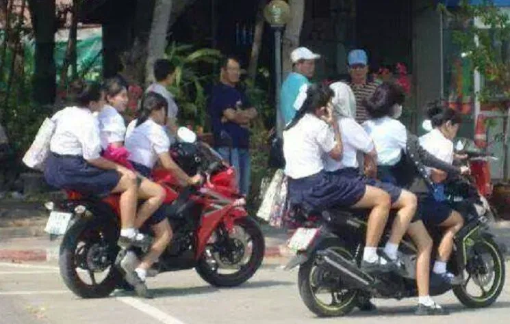 10 Kebingungan yang Kamu Alami Ketika Duduk di Bangku Masuk SMP 17