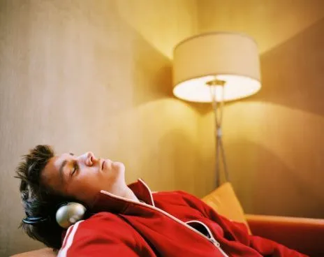Meendengarkan Lagu Lembut Membuat Tidur Lebih Nyenyak