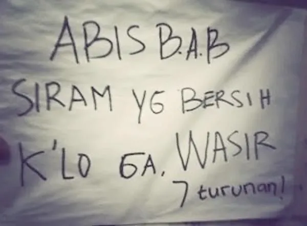 14 Tulisan-tulisan Kocak di WC Umum yang Bisa Bikin Kamu Pipis Celana 25