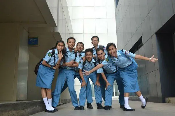Hebohnya main bareng teman saat pulang lebih awal