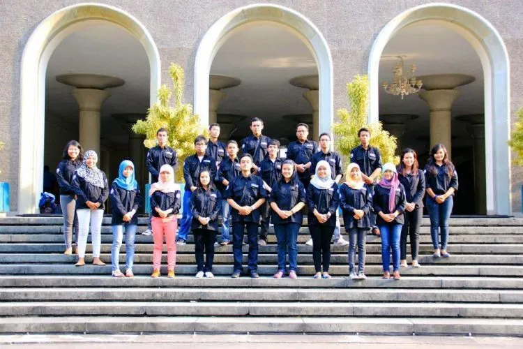 Anak UGM Memang Kelihatan Biasa Saja. Tapi Mereka Calon Menantu Terbaik yang Ibumu Bisa Punya 9