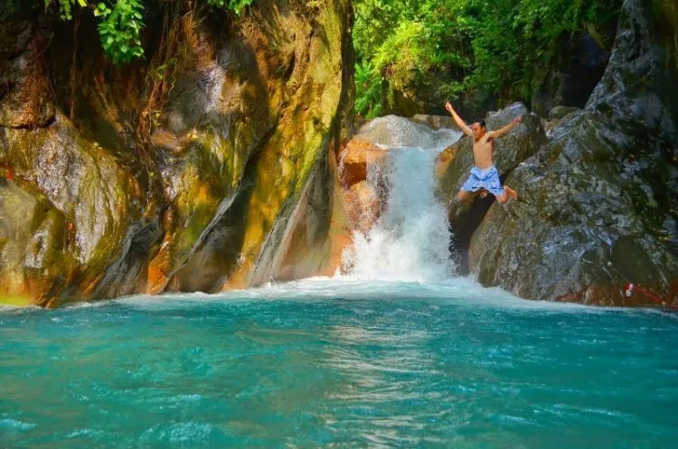 9 Air Terjun Terindah Di Pulau Jawa yang Pasti Membuatmu Gatal Ingin Segera Bertualang ke Sana 12