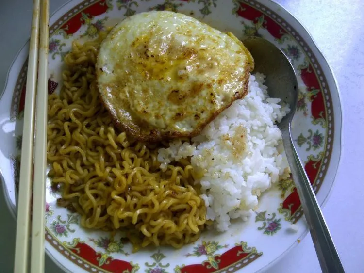Menerapkan 6 Cara Ini, Makan Mie Instan Gak Bakal Bikin Kamu Merasa Berdosa Lagi 11