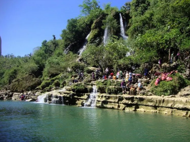 9 Air Terjun Terindah Di Pulau Jawa yang Pasti Membuatmu Gatal Ingin Segera Bertualang ke Sana 15