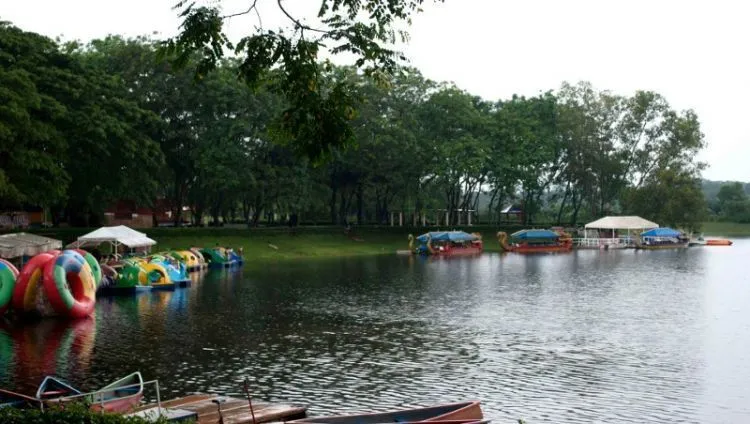 8 Danau Paling Ciamik di Pulau Jawa dan Bali Ini Layak Kamu Kunjungi, Setidaknya Seumur Hidup Sekali! 10